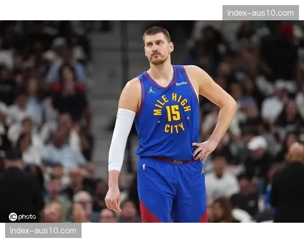 掘金卡约底角三分接约基奇助攻,空间型四号位价值体现 掘金卡约底角三分接约基奇助攻,空间型四号位价值体现